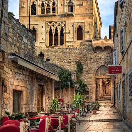Διαμέρισμα Tudor