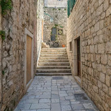 Tudor Διαμέρισμα *