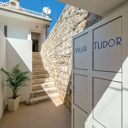 Tudor * Hvar Town