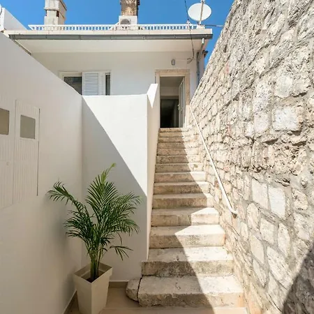 Tudor Apartment Hvar Town