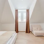 Tudor Apartment *